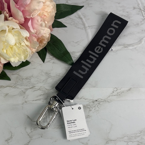 Lululemon Black Never Lost Keychain New - Picture 1 of 4